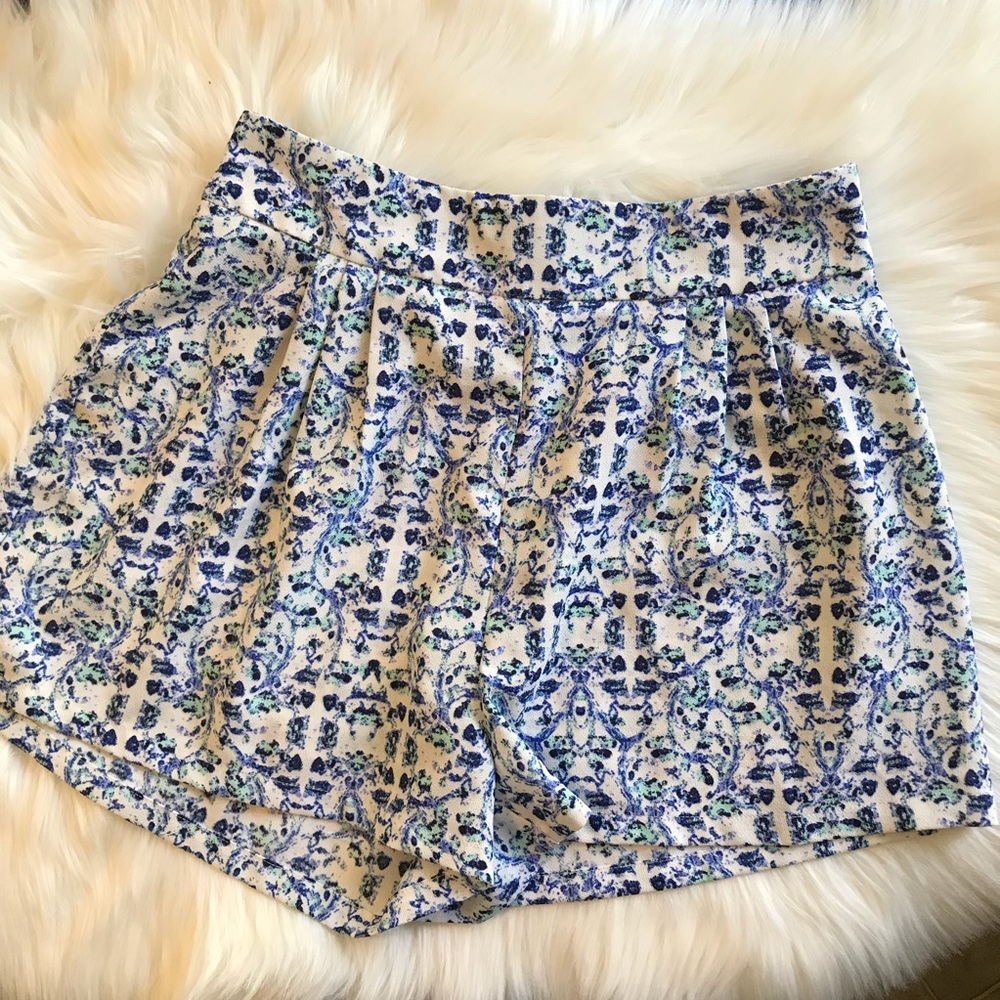 Skies Are Blue Patterned High Waist Shorts Size S